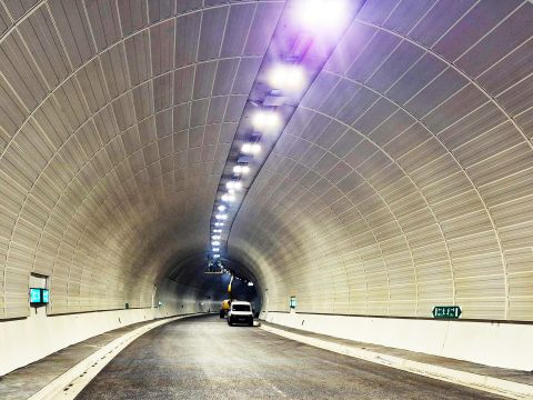 Tunel Konovo: kabelovski regali Hermi Fast Klick®