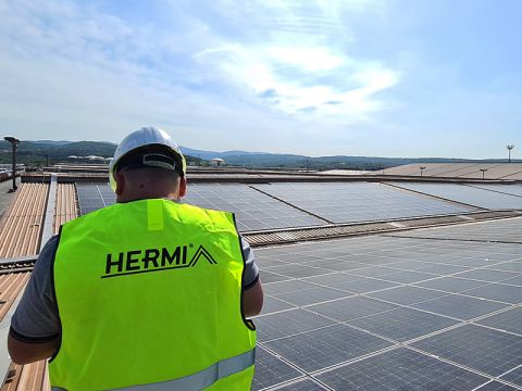 Solarna elektrana na krovu teretnih magacina u Luci Koper